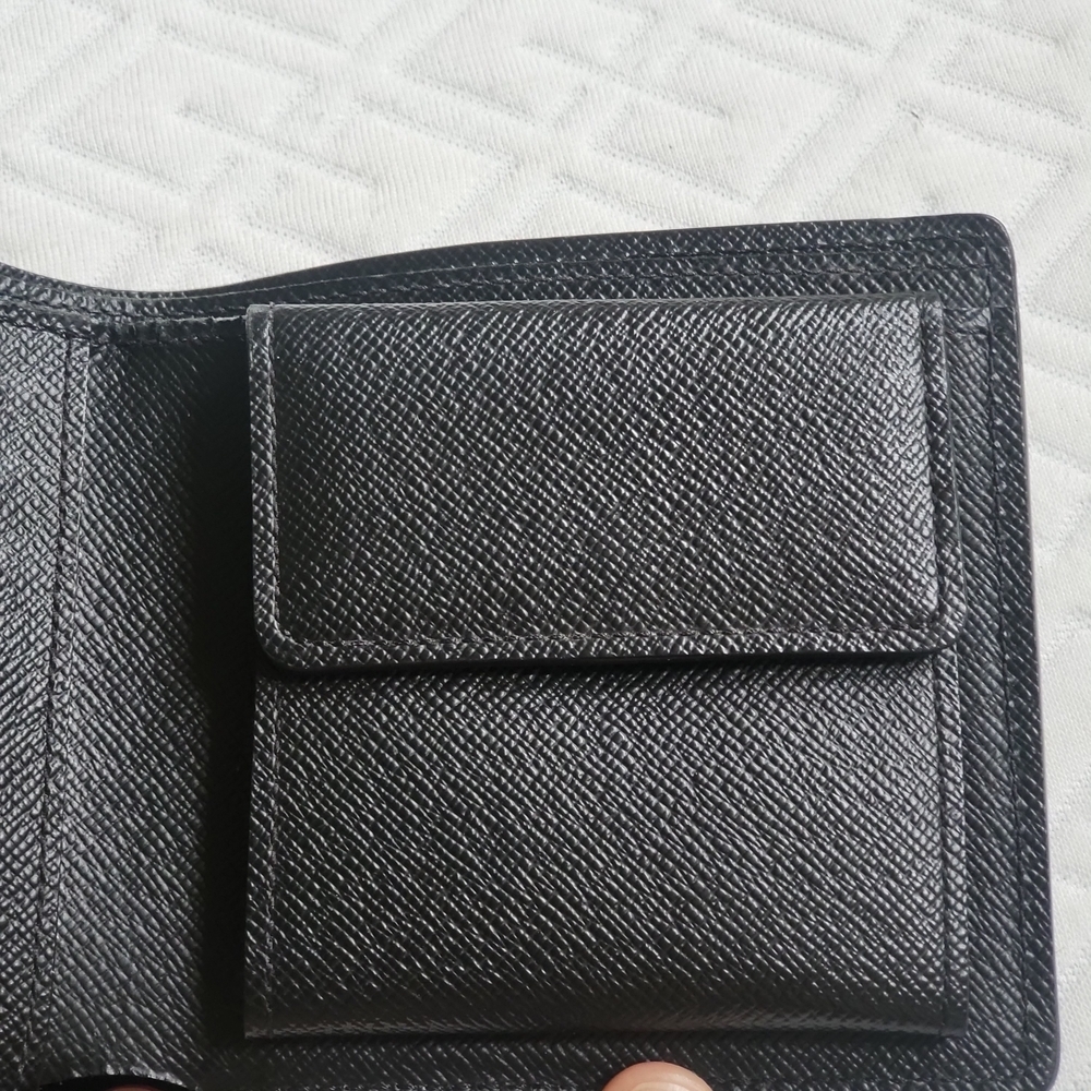 Louis Vuitton Epi Leather Bifold Wallet.. Authentic!! - Picture 10 of 13
